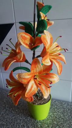 Crochet Lily Flower Chart Pattern with Spanish Tutorial