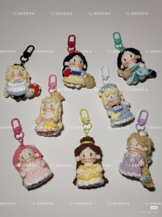 Crochet Mini Disney Princesses: Snow White and Rapunzel Keychains Pattern