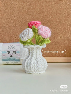 Crochet Mini Vase Pattern with Pink and White Flowers
