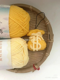 Crochet Money Bag Pattern Tutorial with Yellow Yarn
