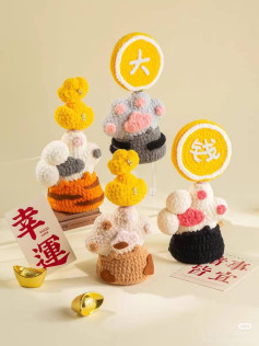 Crochet Money Hand Amigurumi Doll with Gold Coin Pattern