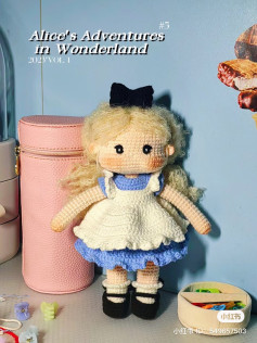 Crochet Pattern: Alice in Wonderland Amigurumi Doll Tutorial