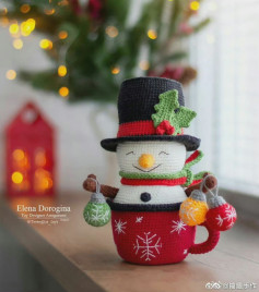 Crochet Pattern: Christmas Snowman in Red Mug with Hat