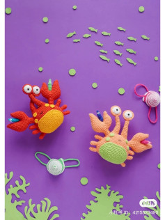 Crochet Pattern: Crayon Artist Crab Amigurumi Tutorial