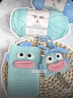 Crochet Pattern for Blue Ugly Fish Card Holder and Keychain Set