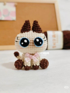 Crochet Pattern for Cute Siamese Cat Amigurumi with Blue Eyes and Pink Bow
