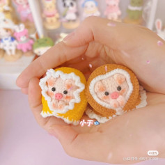 Crochet pattern for cute sleeping pigs in blankets