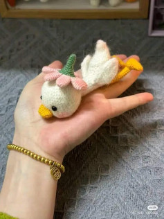 Crochet Pattern for Cute Swan Doll with Flower Hat, Detailed Step-by-Step Instructions in Chinese