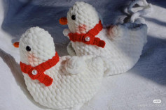 Crochet Pattern for Cute White Duck Bag with Red Scarf