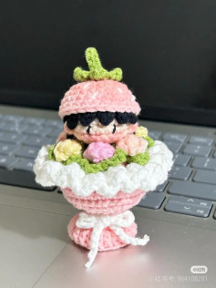 Crochet Pattern: Strawberry Flower Bouquet Doll Chart