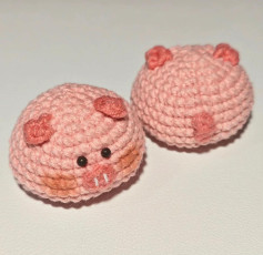 Crochet Pig Bun Amigurumi Pattern Chart: Round Pink Pig with Ears, Snout, and Tail Instructions
