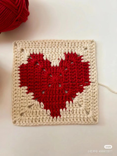 Crochet Red and Cream Heart Granny Square Flat Chart Pattern