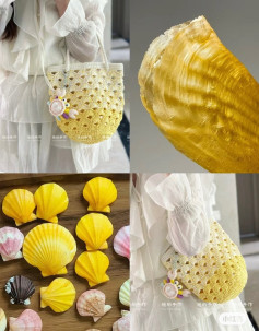 Crochet Shell Stitch Tote Bag Pattern with Cute Crab Charm and Yellow Gradient Design