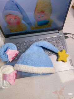 Crochet Star Man Hat Pattern with Yellow Star and Blue Yarn