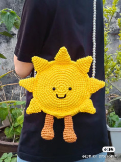 Crochet Sun Bag Pattern with Zipper and Pearl Strap