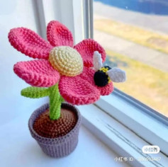 Crochet Sunflower Potted Plant Pattern with Bee