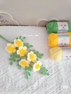 Crochet Yellow Thorns Flower Tutorial: Step-by-Step Pattern for Petals and Leaves