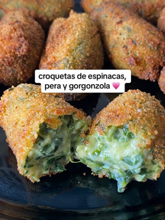 Croquetas de espinacas, pera y gorgonzola