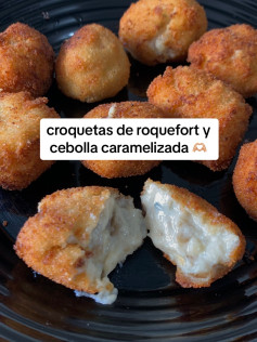 Croquetas de Roquefort y Cebolla Caramelizada