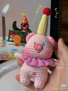 Cute Birthday Pig Amigurumi Crochet Pattern