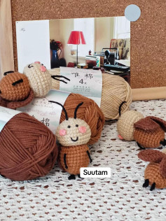 Cute Cockroach Amigurumi Crochet Pattern Chart with Brown and Beige Yarn Instructions