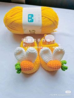 Cute Crochet Baby Shoes with Carrot and Bunny Ears Pattern