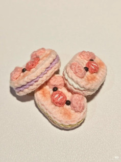 Cute Crochet Pig Cookie Pattern Tutorial with Instructions