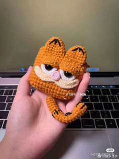 Cute Garfield Cat Crochet Headphone Case Pattern