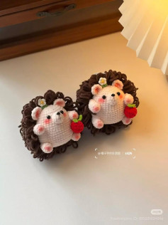 Cute Hedgehog Amigurumi Crochet Pattern with Apple