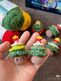Cute Mini Crochet Christmas Tree Pattern Tutorial