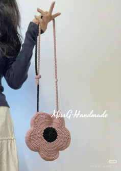 Cute Pink Flower Crochet Bag Pattern with Chart and Tutorial