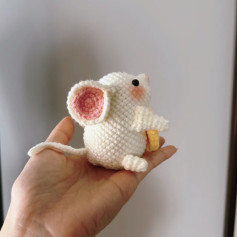 Cute White Mouse Amigurumi Crochet Pattern with Chart