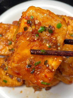 Đậu hũ chiên giòn sốt tỏi ớt cay ngon tuyệt, cách làm đơn giản tại nhà