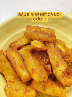Đậu rim sả hết cả nồi cơm: Đậu phụ chiên vàng rim nước sốt sả ớt thơm nức, giòn dai béo ngậy
