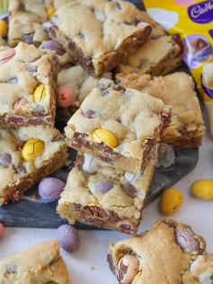 Delicious Mini Egg Cookie Bars with Easter Chocolate Eggs