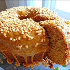 Delicious Peanut Cake (Bolo de Amendoim) with Doce de Leite Glaze and Crushed Peanuts