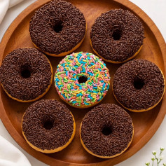 Donat Kentang: Resep donat chiên nhân khoai tây mềm với topping socola và kẹo ngũ sắc