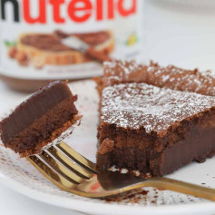 Easy 2-Ingredient Nutella Cake with Chocolate Hazelnut Spread and Eggs
