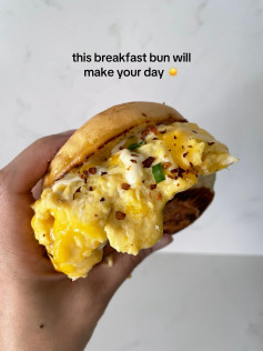 Easy Breakfast Bun with Scrambled Eggs, Melted Cheese, Kewpie Mayo, and Chili Flakes