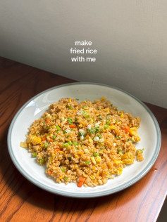 Easy Egg Fried Rice with Carrots, Onions, and French Beans