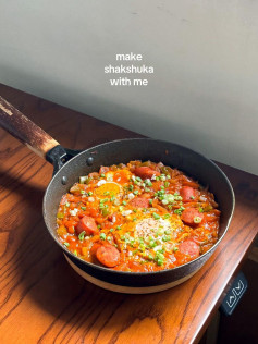 Easy One-Pan Shakshuka with Sausage, Eggs, and Fresh Vegetables