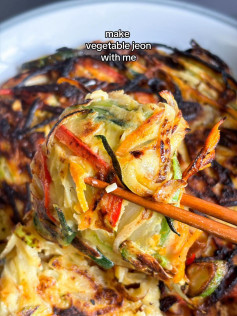 Easy Vegetable Jeon Recipe with Zucchini, Carrots, Onions, Bell Peppers, and Scallions