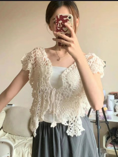Elegant Cream Lace Crochet Bolero Top with Detailed Flat Chart Pattern