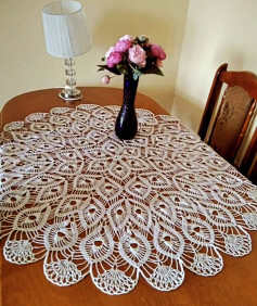 Elegant White Round Crochet Tablecloth Pattern Chart with Fan Design