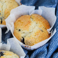 Fluffy Bakery-Style Blueberry Muffins with Crunchy Sugar Top - Easy 3-Step Recipe