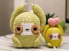 Free Crochet Pattern for Cute Green Sloth Amigurumi Doll with Heart Hat