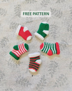 Free Crochet Pattern: Mini Christmas Socks (Red, Green & White) - YarnArt Jeans Cotton Tutorial