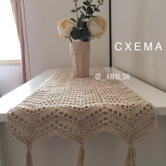Free crochet table runner pattern with scalloped edge and tassels