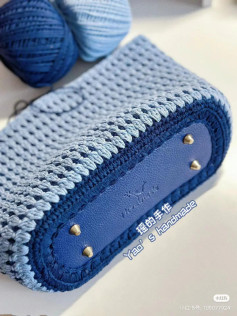 Handmade Crochet Tote Bag with Two-Tone Date Stitch Pattern and Chart