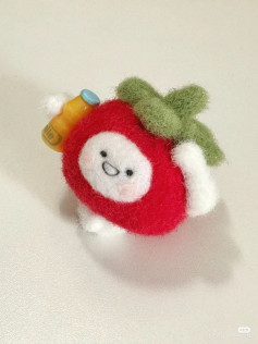 Happy Tomato Crochet Doll Pattern Tutorial with Red and Green Yarn